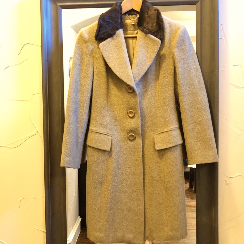 Wool and Alpaka blend Taylored coat.